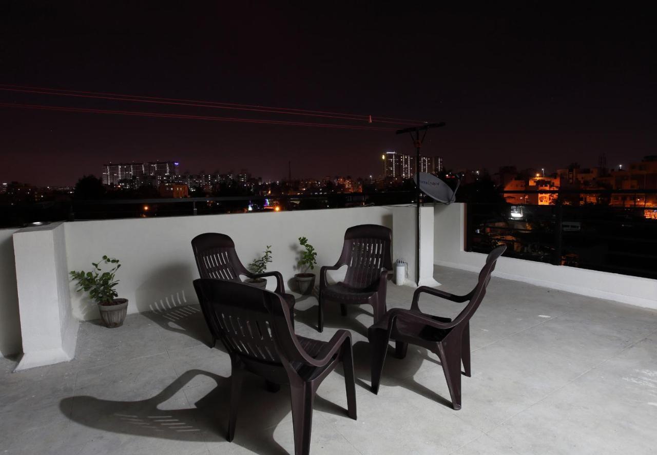 Qualtems Guest House-With Ac Options Бангалор Екстериор снимка